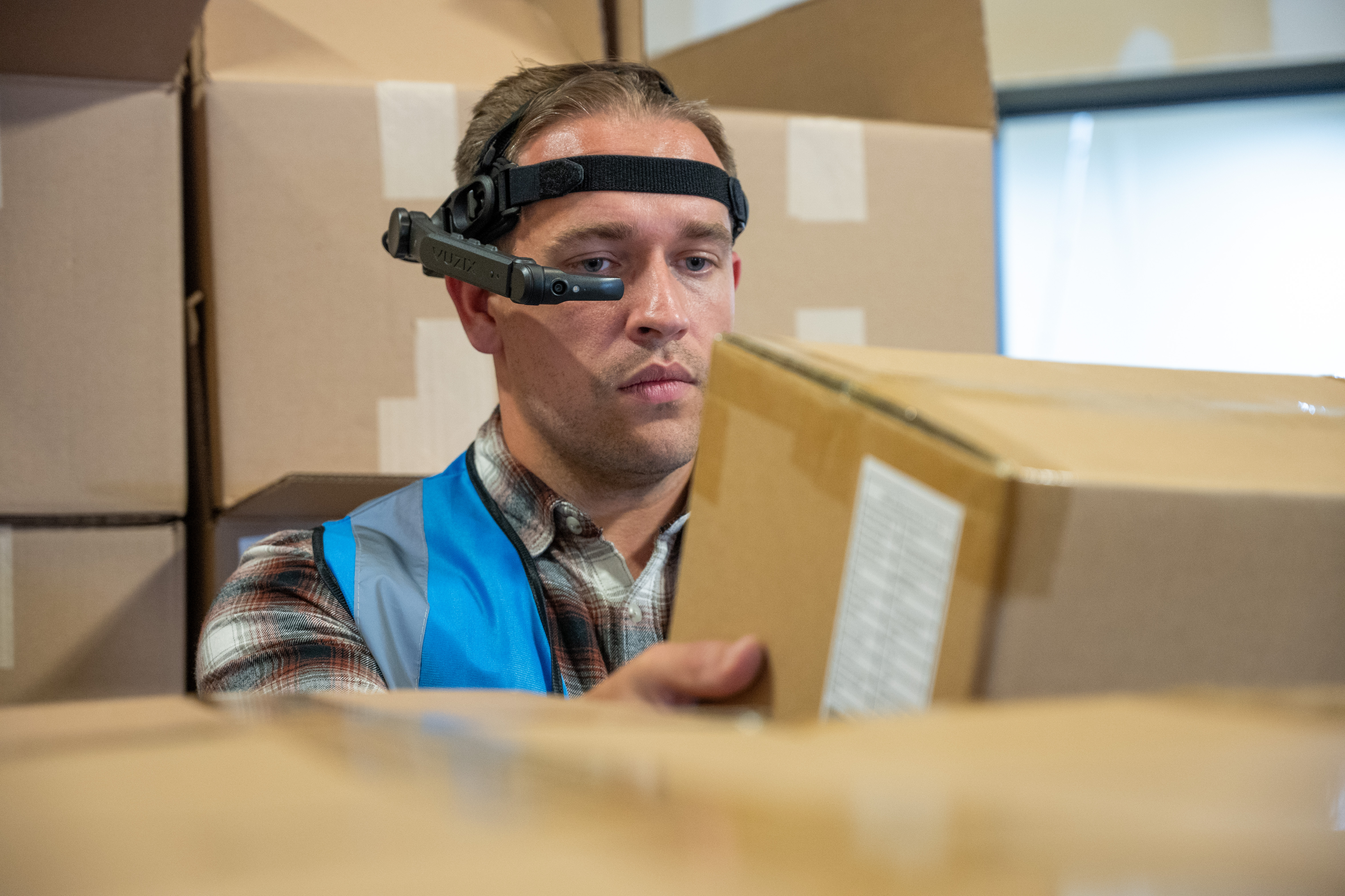 Vuzix LX1 palletizing